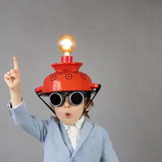 enfant trouve la solution - compréhension - réflexion - difficulté